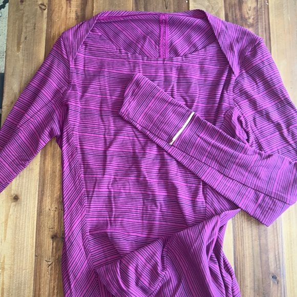 Lululemon running long sleeve - Picture 2 of 4